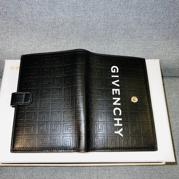Sold-Givenchy G cut Medium Bifold wallet - Picture 4 of 4